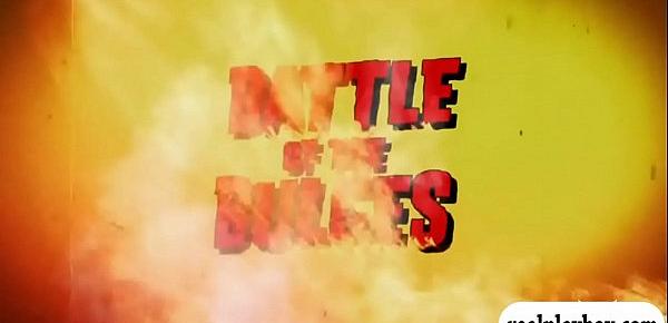  Badass babes enjoy battle of the bulges